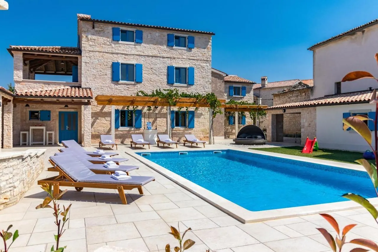 Villa Racan 0*, Bokordici